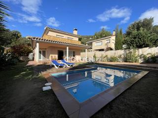 Casa en Urbanitzacions del Nord. Casa santa cristina, roca de malvet con licencia turística