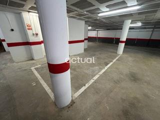 Aparcament cotxe  Escoles. Plaza de aparcamiento centro platja daro