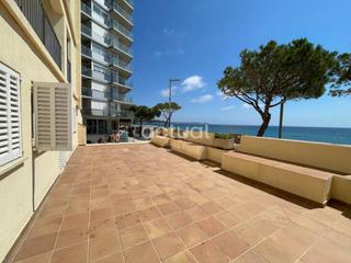 Apartament  Cuitat de girona. Apartamento en primera línea con vistas al mar