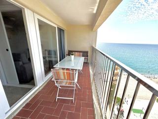 Apartament a Centre-Platja. Apartamento con licencia turistica y vistas laterales al mar