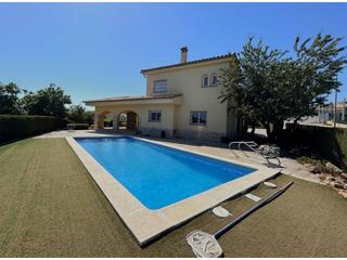Casa a Fenals. Casa en venta en centreplatja gran17250