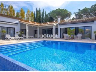Casa  De monserrat. Venta de una casa en santa cristina daro