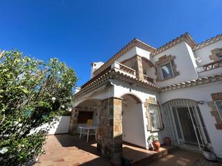 Casa  Toses. Venta de casa en castell daro, platja daro i sagaró