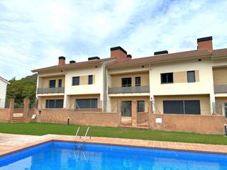 Reihenhaus  Pla de la margarita. Venta de chalet adosado en arbúcies