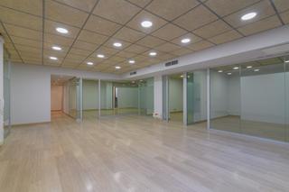 Lloguer Oficina a El Camp de l´Arpa del Clot. Oficina singular