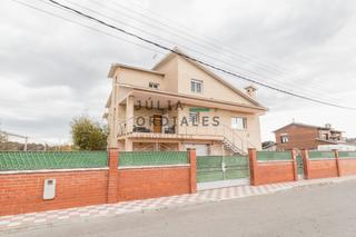 House in Masquefa. Casa en venta en can parellada, 5 dormitorios.