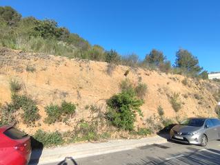Terrain résidentiel à Torrelles de Llobregat. Terreno en venta en calle montserrat roig, torrelles de llobrega