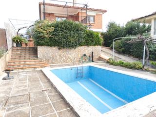 Chalet en Torrelles de Llobregat. Chalet independiente can güell