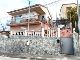 Xalet a Torrelles de Llobregat. Chalet independiente en venta