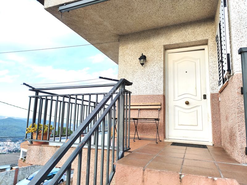 Foto e4c6552e-bbd9-495c-a399-207a06d81dd0. Xalet amb calefacció a Torrelles de Llobregat