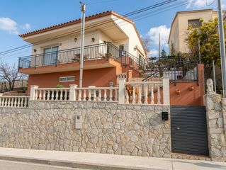Chalet en Torrelles de Llobregat. Chalet independiente en venta