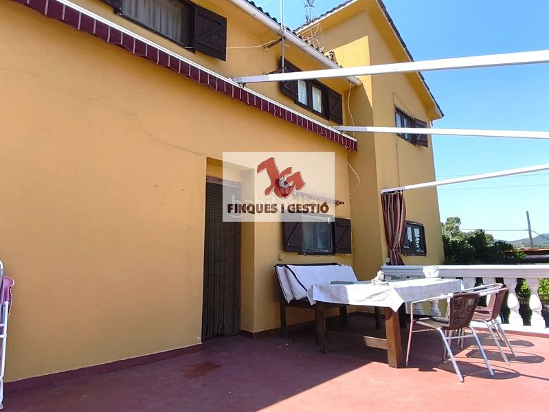Foto 0853d959-e7bd-492d-ba8f-b867e392fd62. Xalet amb xemeneia calefacció piscina a Torrelles de Llobregat
