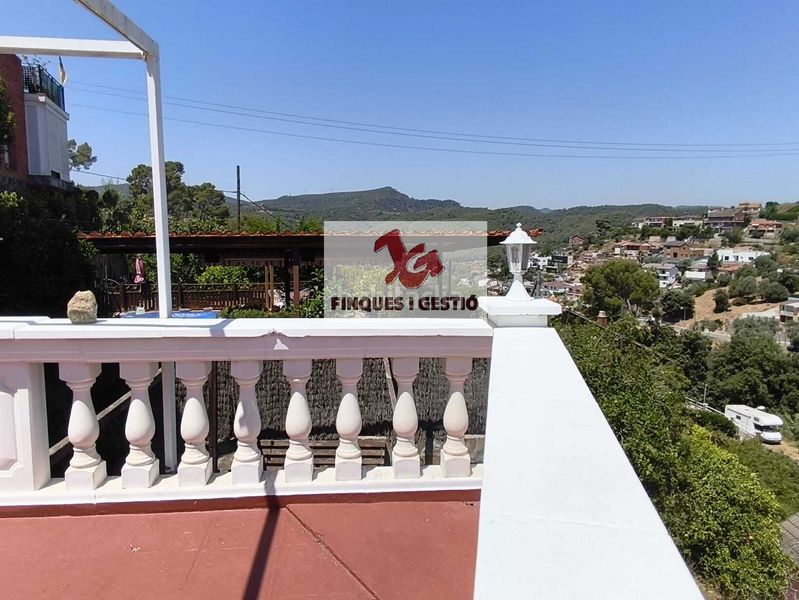 Foto 0ef33572-9b61-494d-aa3d-19fb0a4c9a3c. Xalet amb xemeneia calefacció piscina a Torrelles de Llobregat