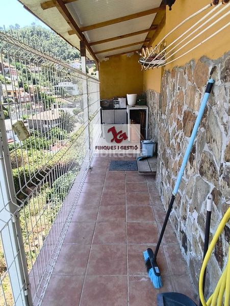 Foto 288c1a76-ceb0-46f6-ba0d-c87b60ffd427. Xalet amb xemeneia calefacció piscina a Torrelles de Llobregat