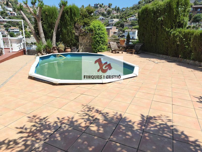 Foto 71761d71-0ba8-41f4-8396-ef74a2f19bd3. Xalet amb xemeneia calefacció piscina a Torrelles de Llobregat