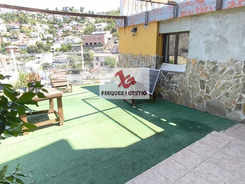 Foto 7335cebd-dab0-4246-9cbc-90f23c3441b9. Xalet amb xemeneia calefacció piscina a Torrelles de Llobregat