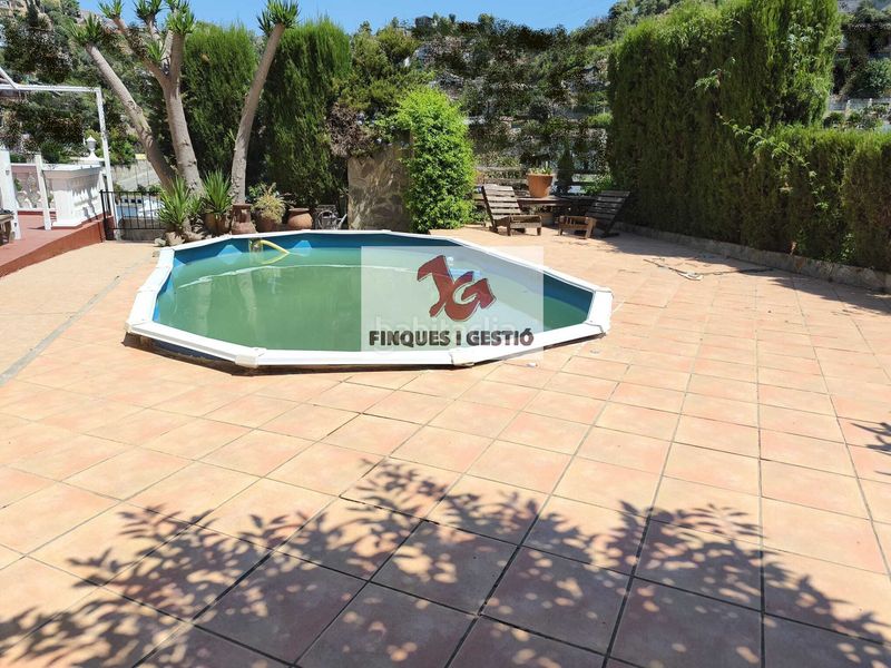 Foto 9415232b-14a9-4ca8-9715-bdbef2db3bc7. Xalet amb xemeneia calefacció piscina a Torrelles de Llobregat