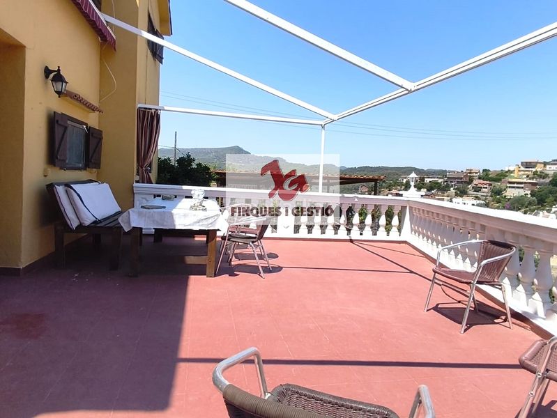 Foto ab5cf4a2-94ec-489e-b4b3-21f738cdecba. Xalet amb xemeneia calefacció piscina a Torrelles de Llobregat