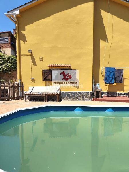 Foto c5891fe9-6878-4edd-91ee-e48fe1532549. Xalet amb xemeneia calefacció piscina a Torrelles de Llobregat