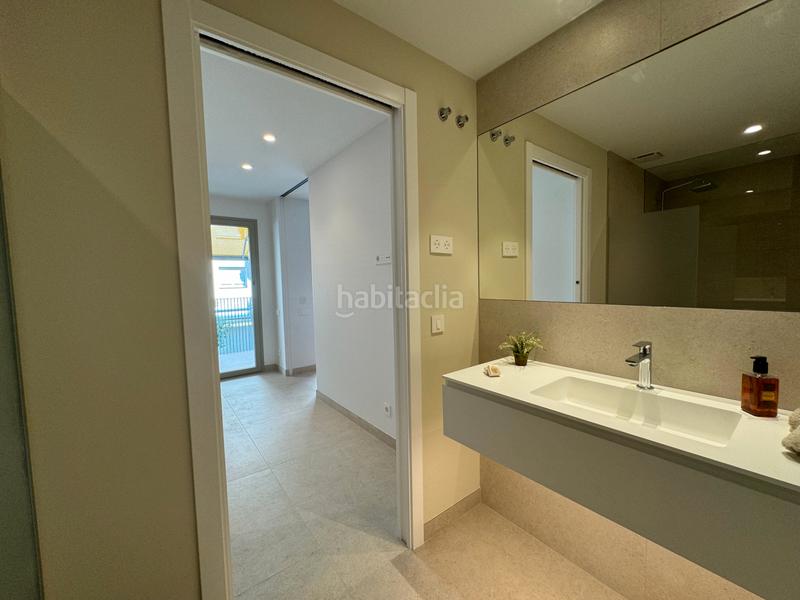 Foto 1058b817-f4ab-4fb8-9f10-6a9ff98389c9. Piso en carrer president macià 116 a un paso de la playa: obra nueva (ya acabada) con opción a parking y trastero en Palamós