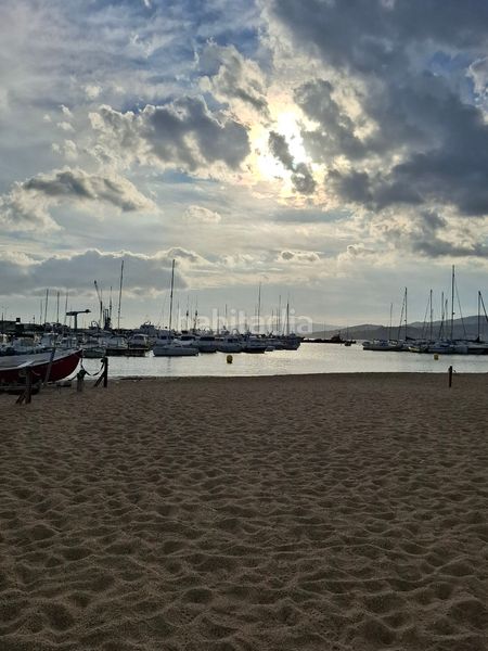 Foto 93d14173-117a-4c06-bc34-cc7fed0ae927. Casa amb xemeneia calefacció a Centre Palamós