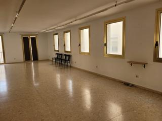 Édifice à El Pedró. Edificio en venta en la calle principal de palamós