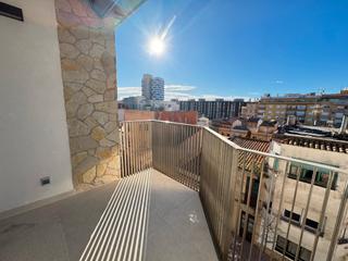 Etagenwohnung in Carrer president macià 116. Piso de obra nueva ya acabada en segunda línea de mar