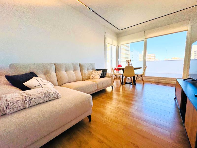 Foto 569de18a-60c0-4706-a0b8-fc829138e276. Ático  reformado con terraza en el centro en Palamós