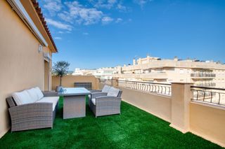 Piso en Platja Gran. Amplio ático de 4 habitaciones en el centro de palamós