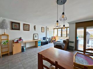 Etagenwohnung in Avinguda Catalunya. Amplio piso de 101m2 con ascensor