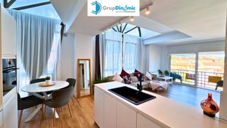 Dúplex en Avinguda Catalunya. Espectacular ático dúplex de 217m2, 4 habitaciones y 2 baños.