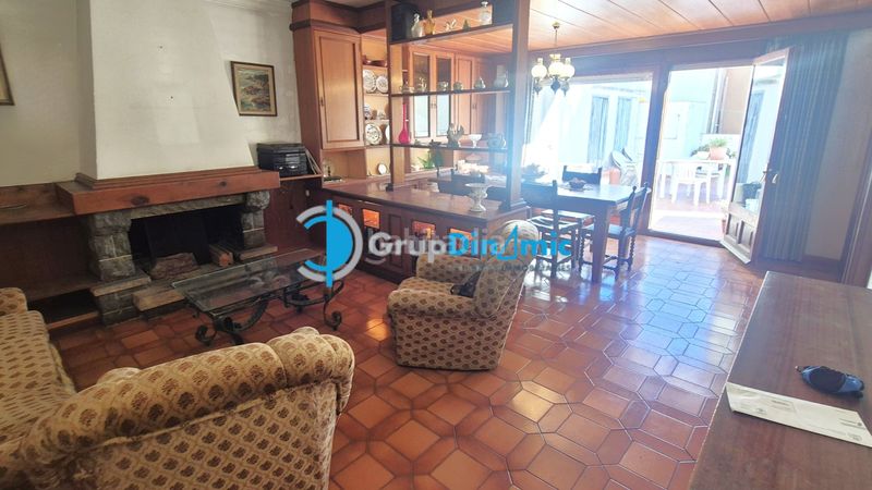 Foto 3be063b3-1896-477e-905f-e758b37c3bf0. Pis amb xemeneia aparcament a El Pedró Palamós