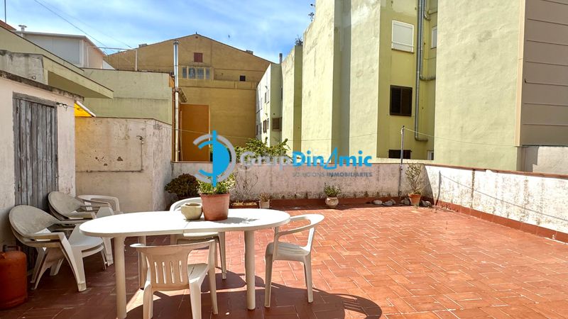 Foto b0dee8d1-6533-49a1-b7c2-2165ffe484db. Pis amb xemeneia aparcament a El Pedró Palamós