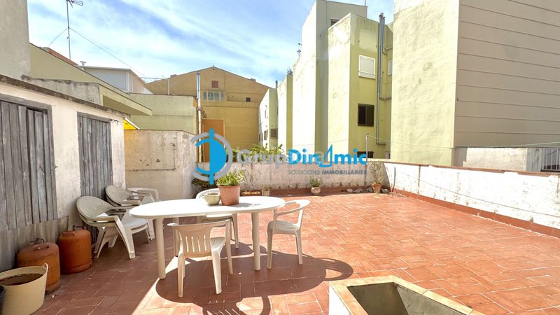 Foto b87febba-9adf-4aa4-b97b-53ef2a8fc8d2. Pis amb xemeneia aparcament a El Pedró Palamós