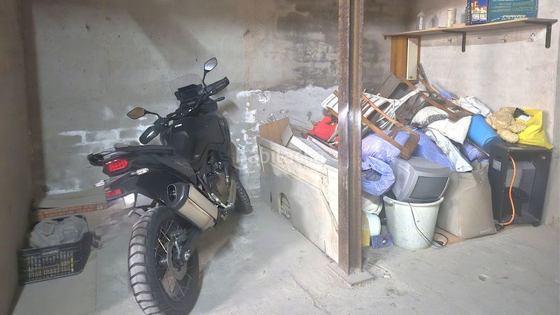 Foto d2137064-b380-4b0f-a75a-cf12a7380227. Pis amb xemeneia aparcament a El Pedró Palamós