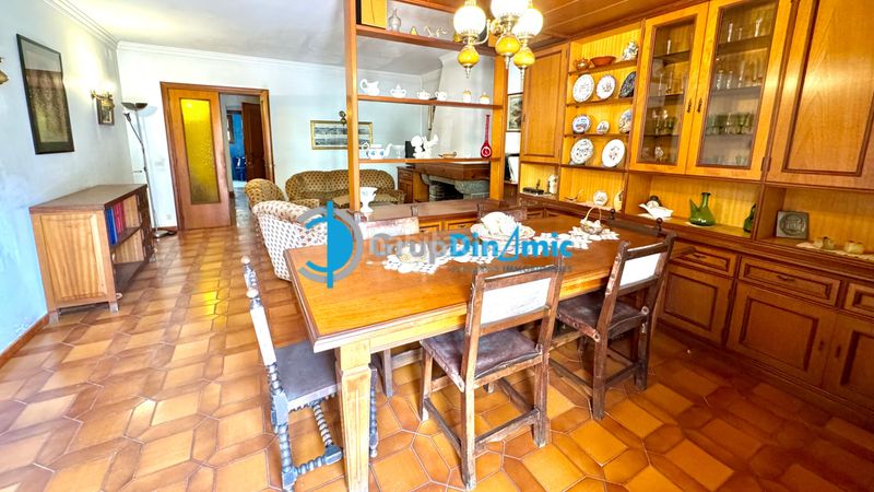 Foto efcf28bd-8cb6-4c7d-9932-d411c11a2ff5. Pis amb xemeneia aparcament a El Pedró Palamós