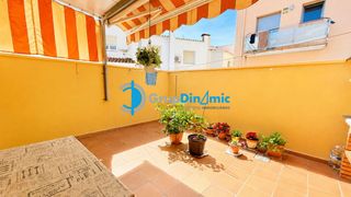 Casa in Centre. Casa con garaje , lista para entrar a vivir, a un paso del puert