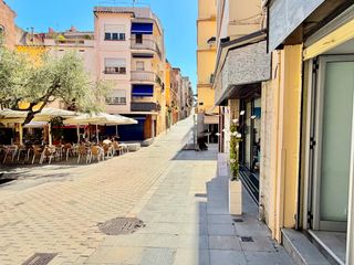 Lloguer Local Comercial  Plaça de la vila 3. Local centrico disponible