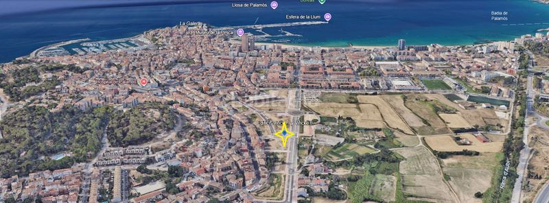 Foto d29a6c7d-e2d3-4e79-aae7-db00585f4092. Planta baja 75m<sup>2</sup> en carrer de la font 42i patio privado y piscina comunitaria en Palamós