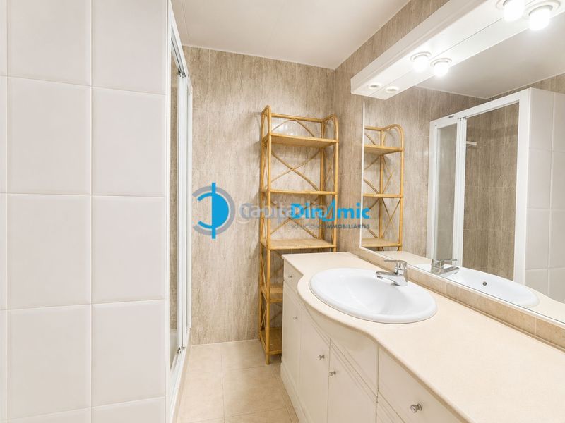 Foto c8d2afa6-ea5f-4733-be9d-4d7925fc7990. Pis a Centre Palamós