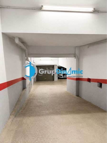 Foto 434a221f-8aed-4586-986a-be8921eab625. Pis amb xemeneia aparcament a Centre Palamós