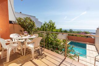 Maison jumelée à El Pedró. Vivir frente al mar: una casa única con vistas al port marina