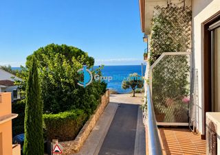 Etagenwohnung in El Pedró. Gran piso con ascensor y vistas al mar en el pedró