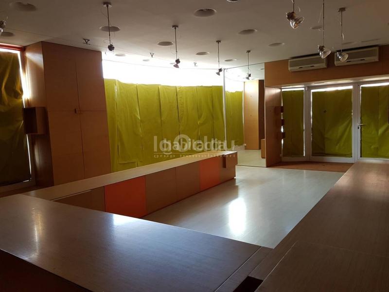 Foto b97b9e35-3922-4adf-876b-32b2bd2b238e. Locale commerciale in Tona