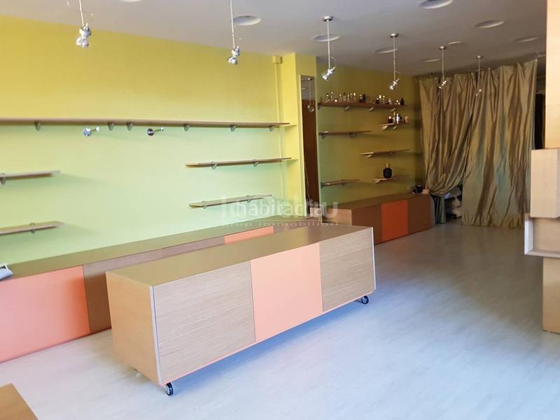 Foto dc8164ad-dc1f-4953-af79-0fab11a961ec. Locale commerciale in Tona