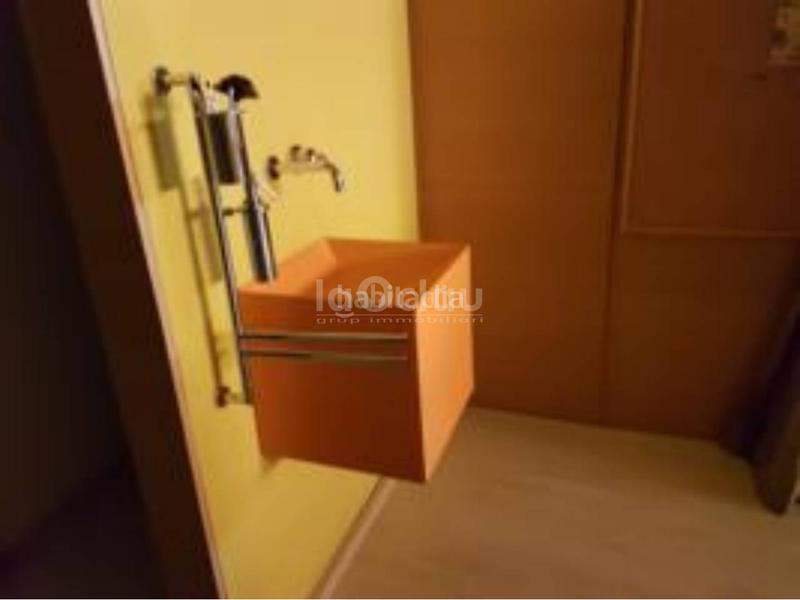 Foto f51cd7dd-657e-44c8-b94d-16387804fcdb. Locale commerciale in Tona