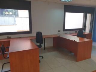 Lloguer Local Comercial a Tona. Espacio coworking, alquiler de una oficina de  superf.  aproxima