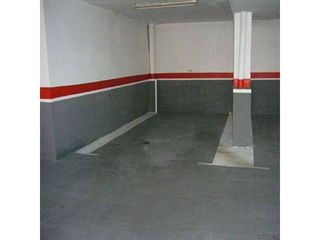 Parking coche en Tona. Parquing en venta en tona
