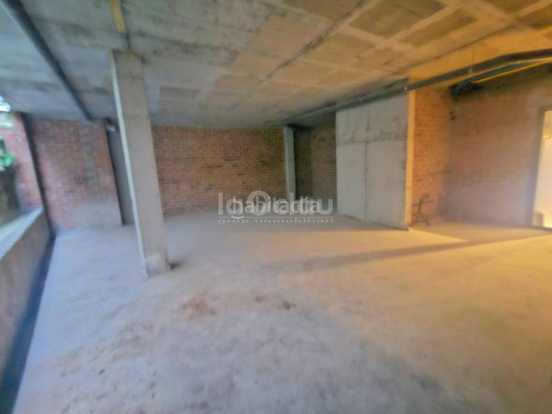 Foto 413ca9ef-782e-4f62-bd3f-dc38d000e388. Local commercial dans major 64 dans Tona