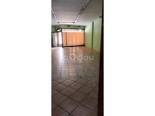 Rent Business premise in Tona. Local de alquiler en el centro